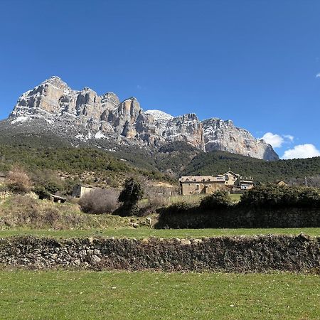Apartamentos Bajo Pena Apartamentos Sanlorien El Pueyo de Araguás Buitenkant foto